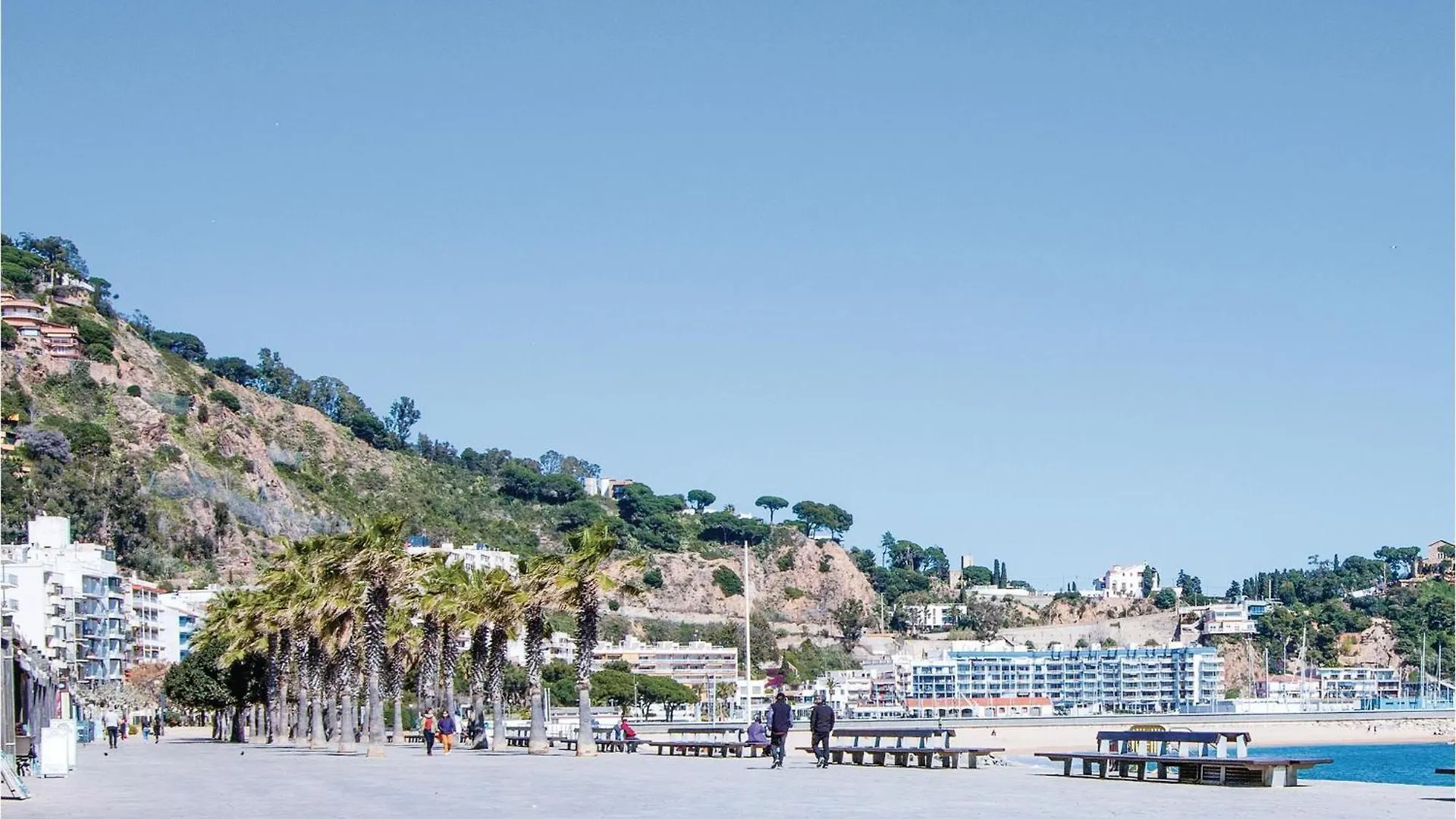 2 Bedroom Cozy Apartment In Blanes